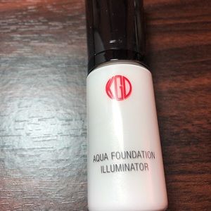 Maifanshi Aqua Foundation Illuminator White